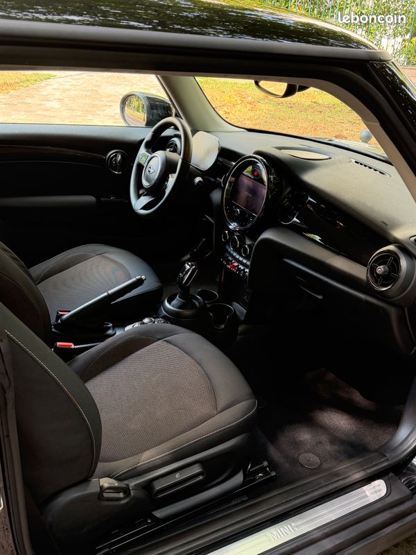 Mini Cooper 3P BVA7 – 12/2022 – Union Jack LED – Black on Black – 1ère Main – Garantie 6 Mois (image 3)