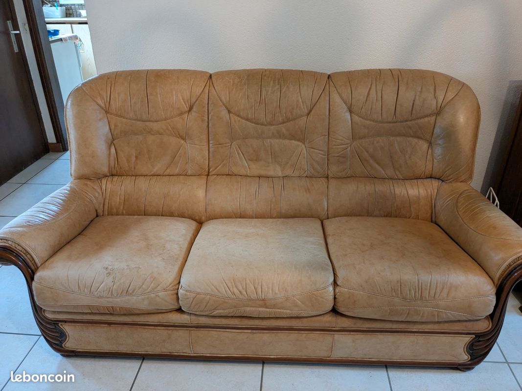 Canapé vintage cuir et bois (image 1)