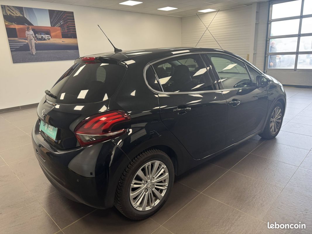 PEUGEOT 208 PureTech 82ch S&S BVM5 6.2 Evap Allure (image 5)