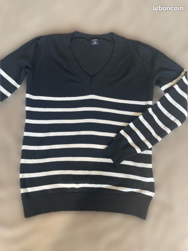 Pull col en V femme (image 1)