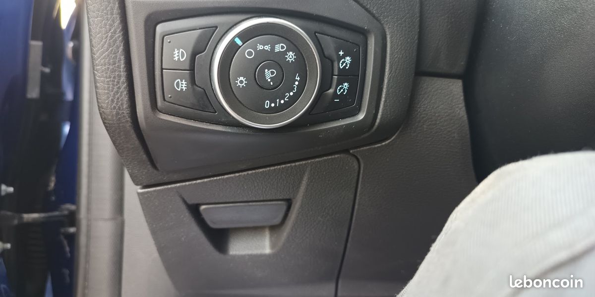 FORD FOCUS TDCI 120CV suréquipée GARANTIE 12 MOIS (image 6)
