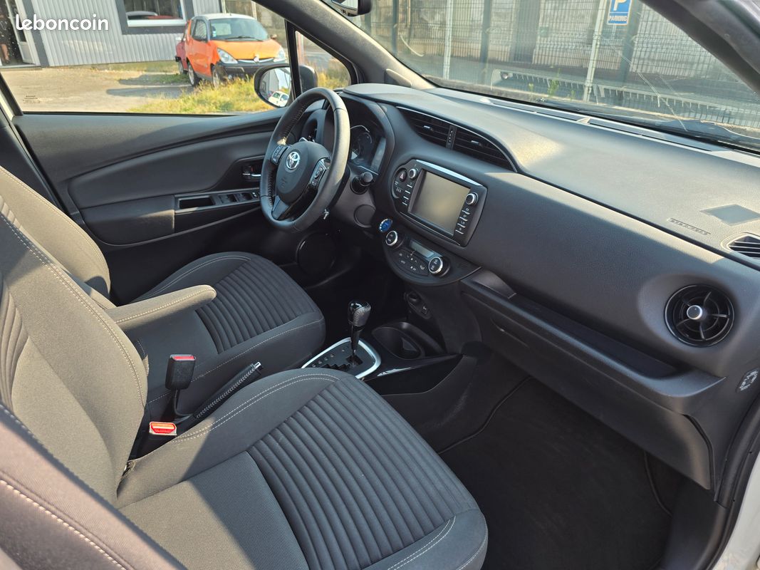 TOYOTA Yaris 3 Phase 2 Fab France 1.5 VVTi HSD Hybrid 100h E-CVT 75 cv Boîte auto Collection (image 5)