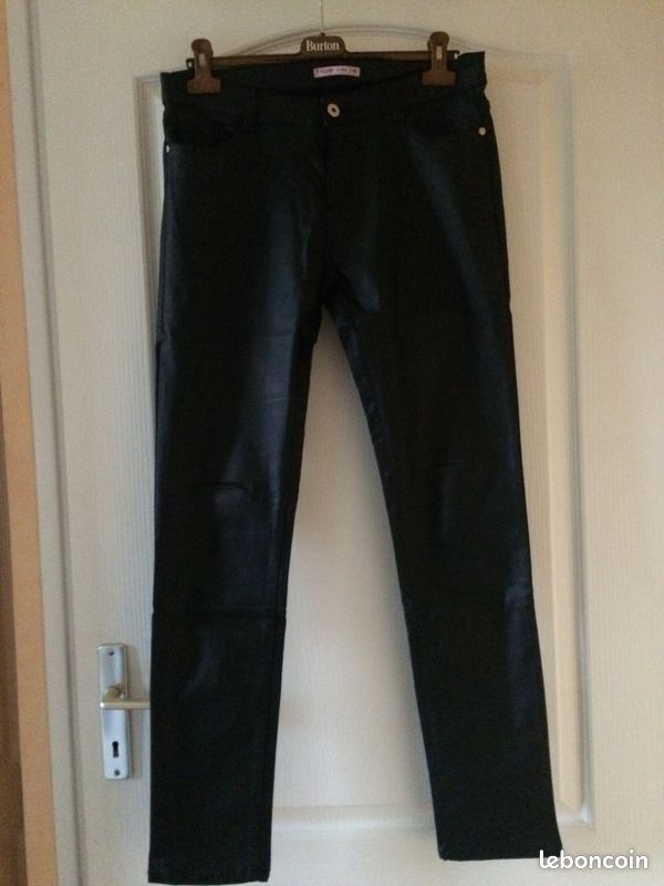 Pantalon enduit slim noir (image 2)