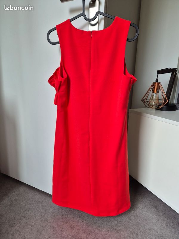Robe Belair rouge neuve avec étiquette Vêtements
