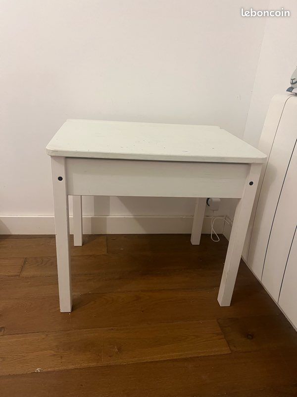 Bureau table enfants IKEA sundvik (image 1)