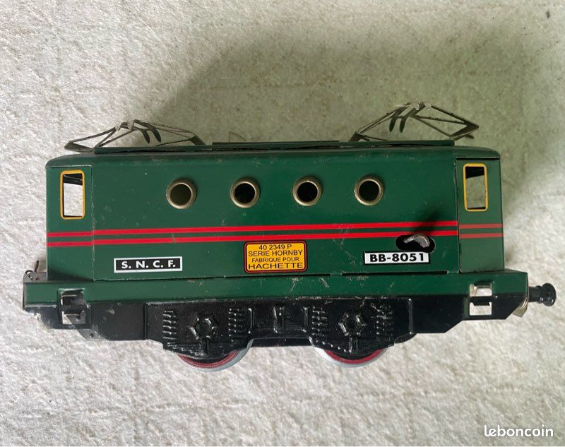 MECCANO-HORNBY train électrique HO - Locomotive à vapeur et deux wagons de voyageurs - Bon état