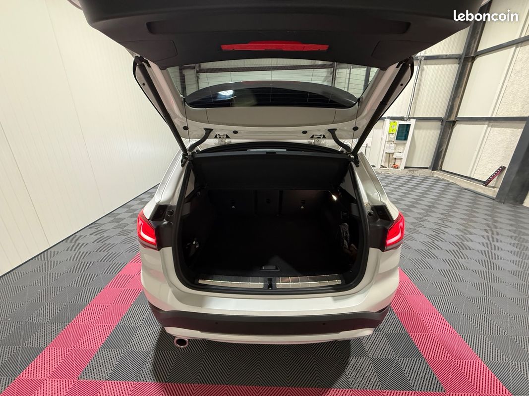 BMW X1 F48 LCI sDrive 18i 136 ch DKG7 Lounge (image 11)