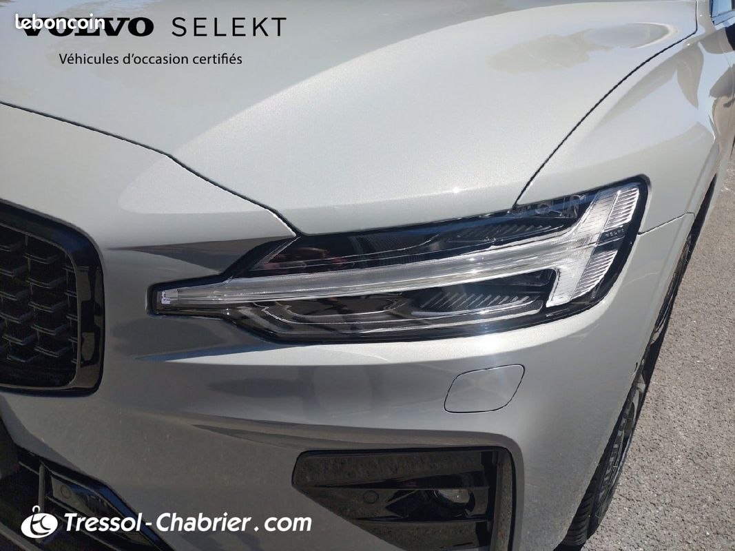 VOLVO V60 Micro hybride essence B4 197 ch DCT7 Ultra Style Dark (image 8)