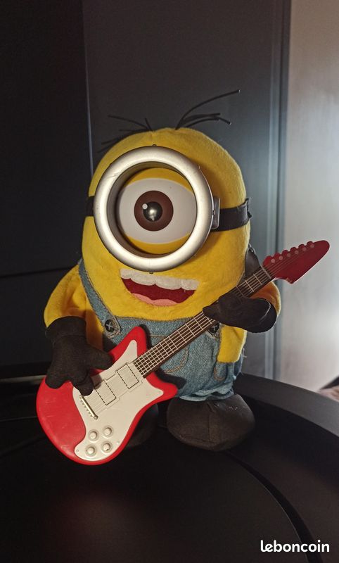 Peluche interactive minion (image 1)