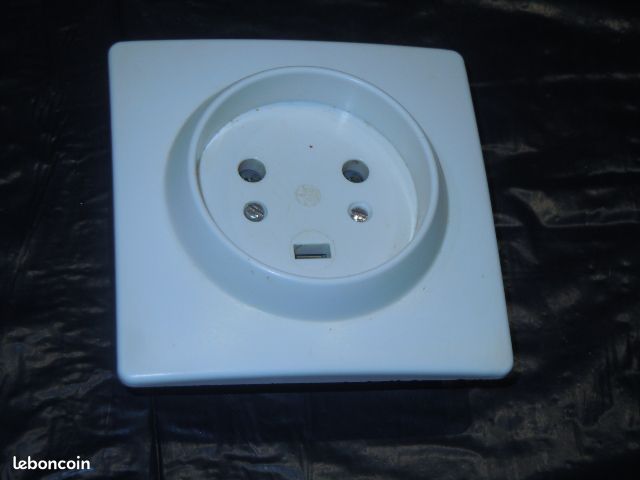 Socle en encastrement legrand (image 1)