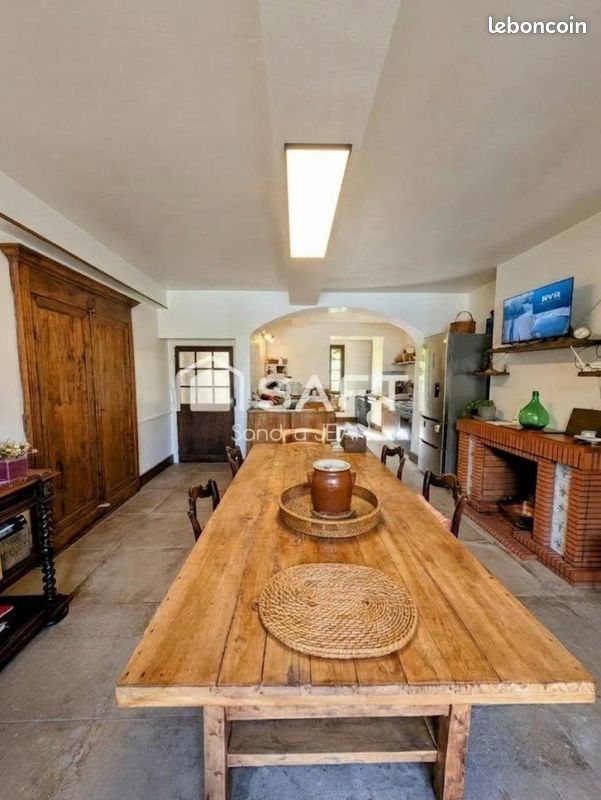 Maison 9 pièces 286 m² · à Montirat · 286 m² · 449 000 €