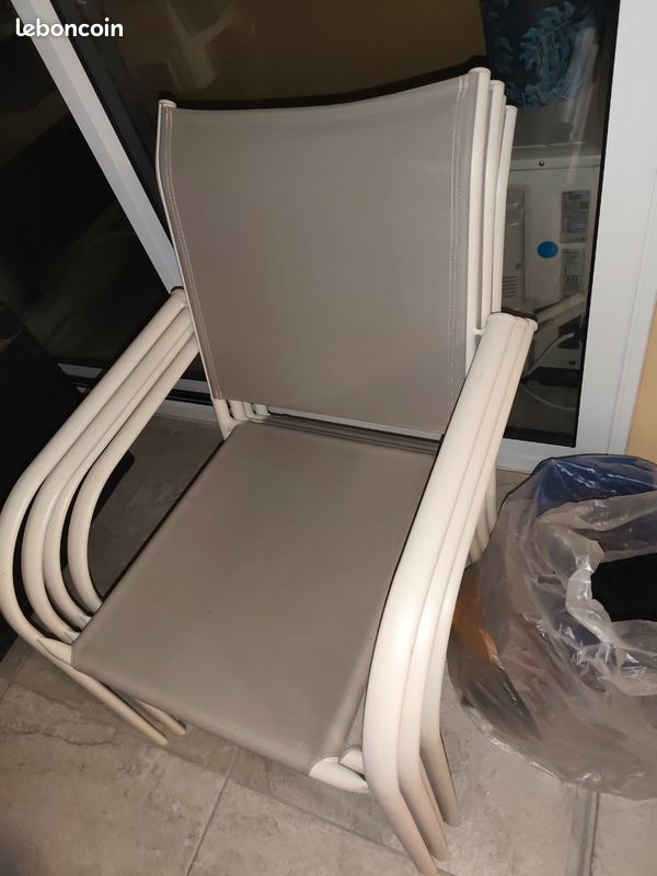 Table métal et verre + 4 chaises Ikea (image 5)