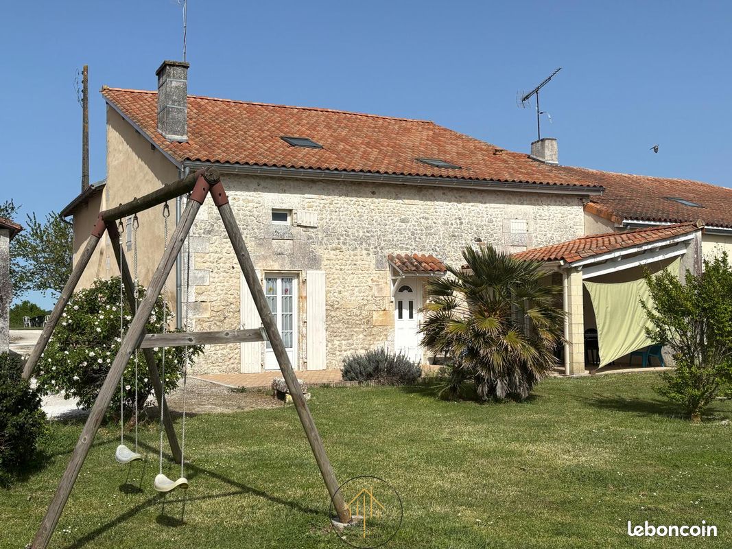 Maison 7 pièces 197 m² · à Montmoreau · 197 m² · 223 650 €