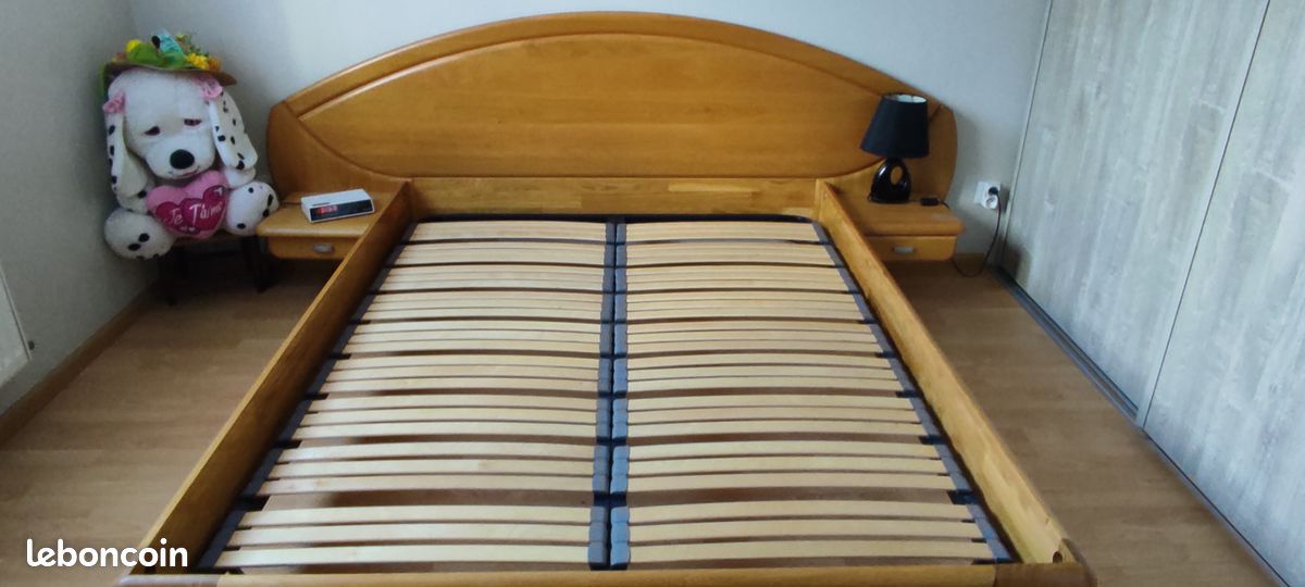 Lit en bois (image 1)