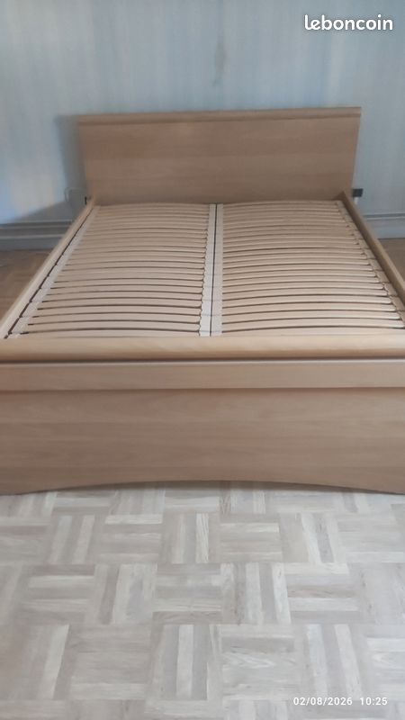 Lit en bois clair de 140 cm (image 1)