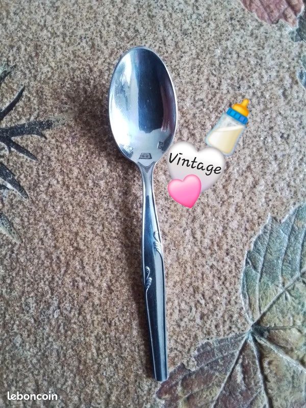 Couteau de table cranté en métal argenté Infini