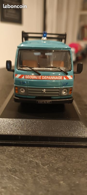 NOREV Les Miniatures Éch 1/43 Peugeot J9 La Poste État Voir Photos