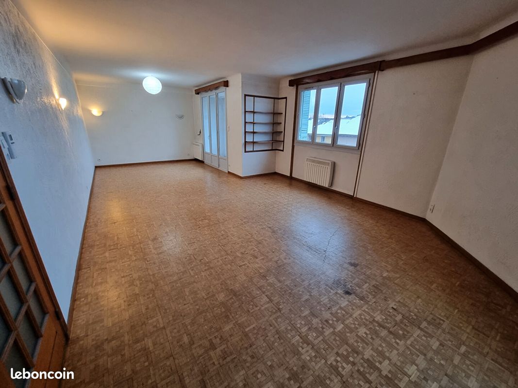 Appartement 4 pièces 118 m² · à Pont-d'Ain · 118 m² · 99 000 €