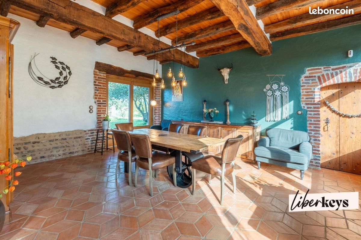 Maison 11 pièces 327 m² · à Sulignat · 327 m² · 765 000 €
