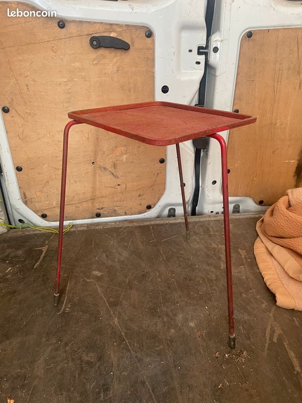 Petite table mategot (image 1)