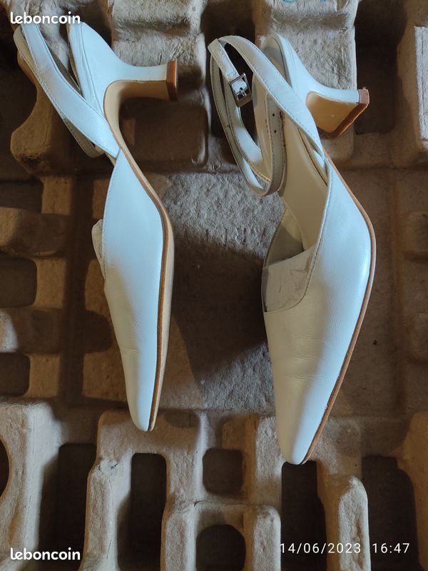 Chaussures à bride arrière et bout pointu taupe - CHARLES & KEITH FR