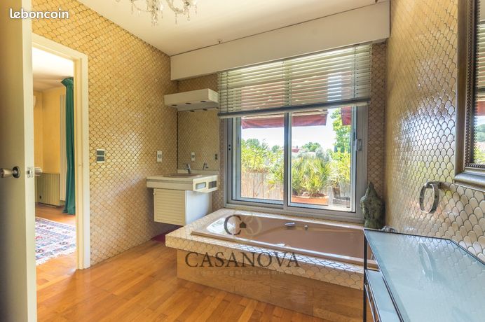 Villa 10 pièces 245 m² — 14