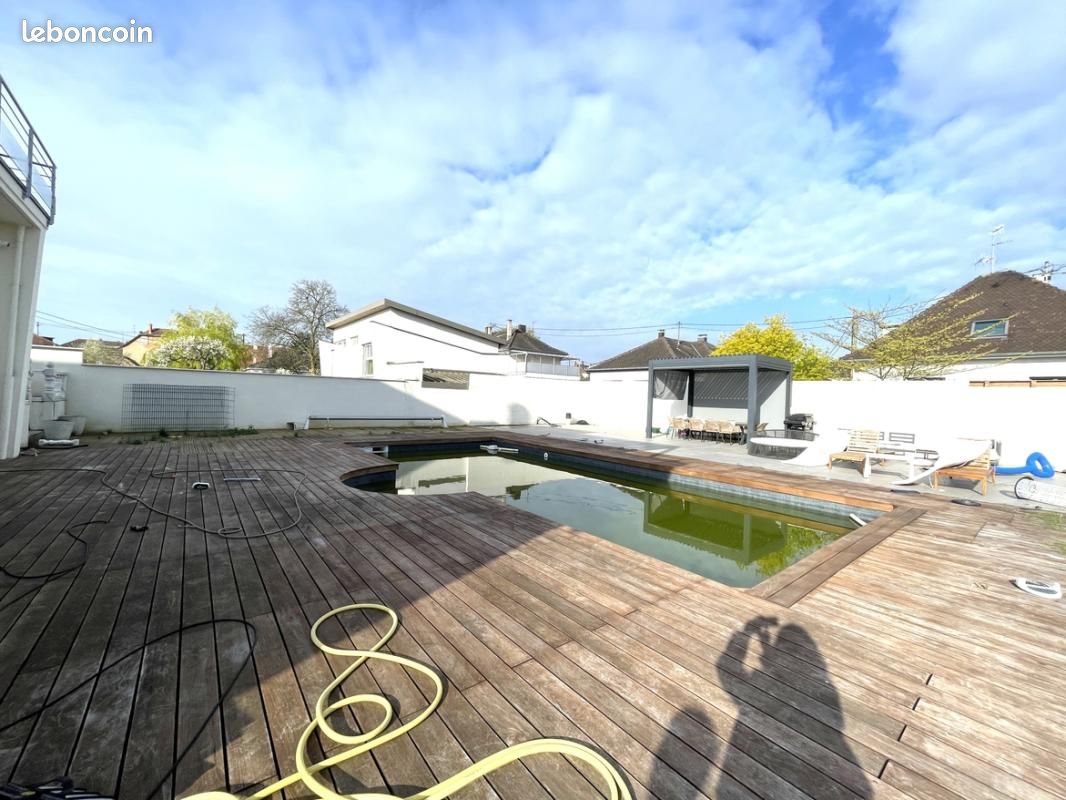 Maison 10 pièces 361 m² · à Oberhausbergen · 361 m² · 1 554 150 €