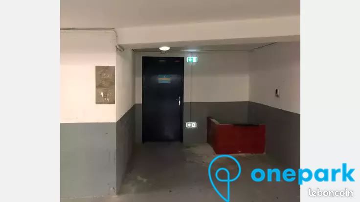 Parking 12 m² · à Paris · 12 m² · 80 €