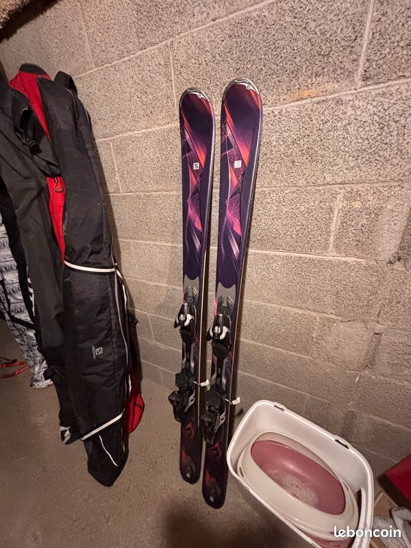 salomon gemma skis Origins Topaz The Salomon Gemma is a great ski for expert skiing women that can fly down any smooth groomer at fast speeds Salomon Gemma (2017)