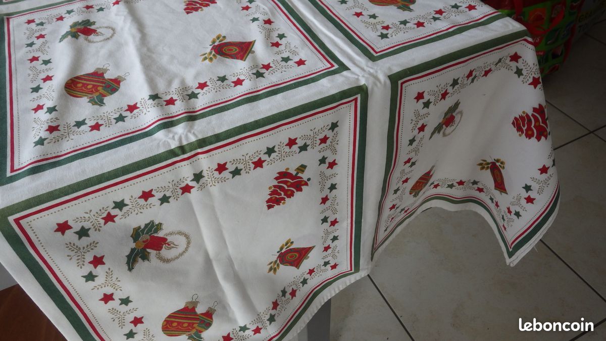 Nappe de Noël 150 x 150cm (image 1)
