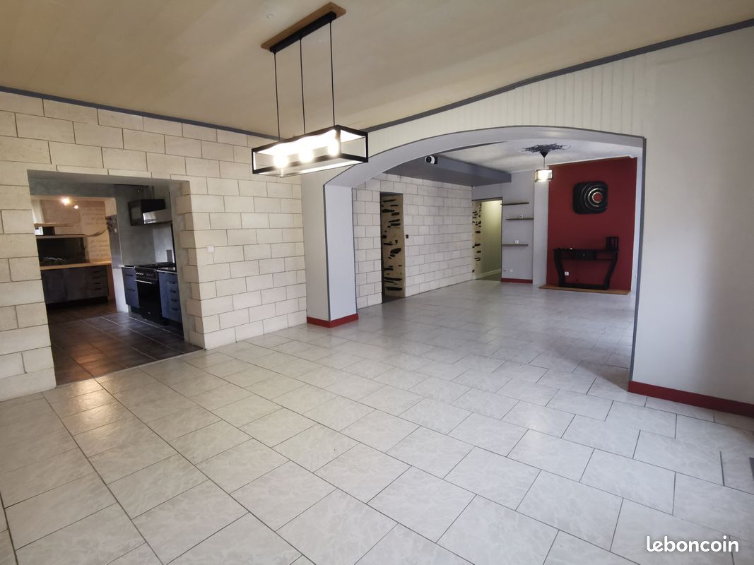 Maison 7 pièces 213 m² · à Segré-en-Anjou Bleu · 213 m² · 232 100 €