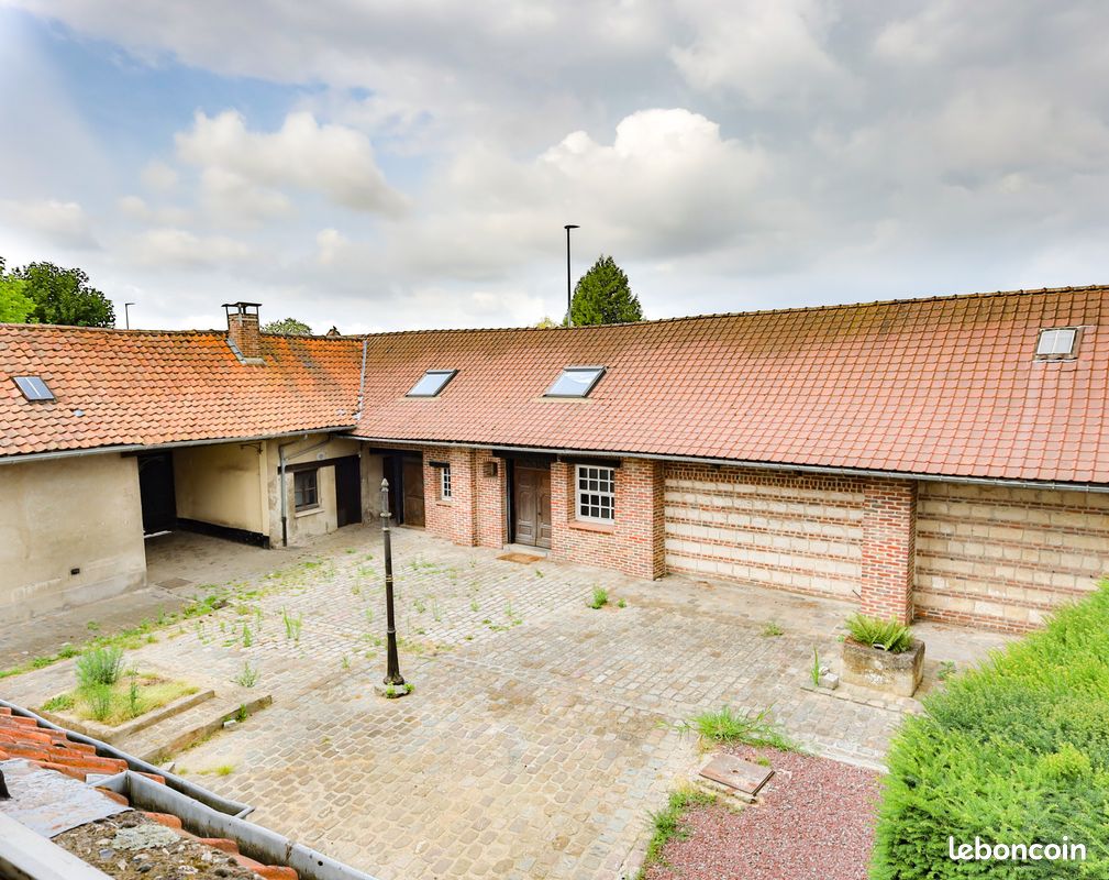 Maison 10 pièces 600 m² · à Avelin · 600 m² · 895 000 €