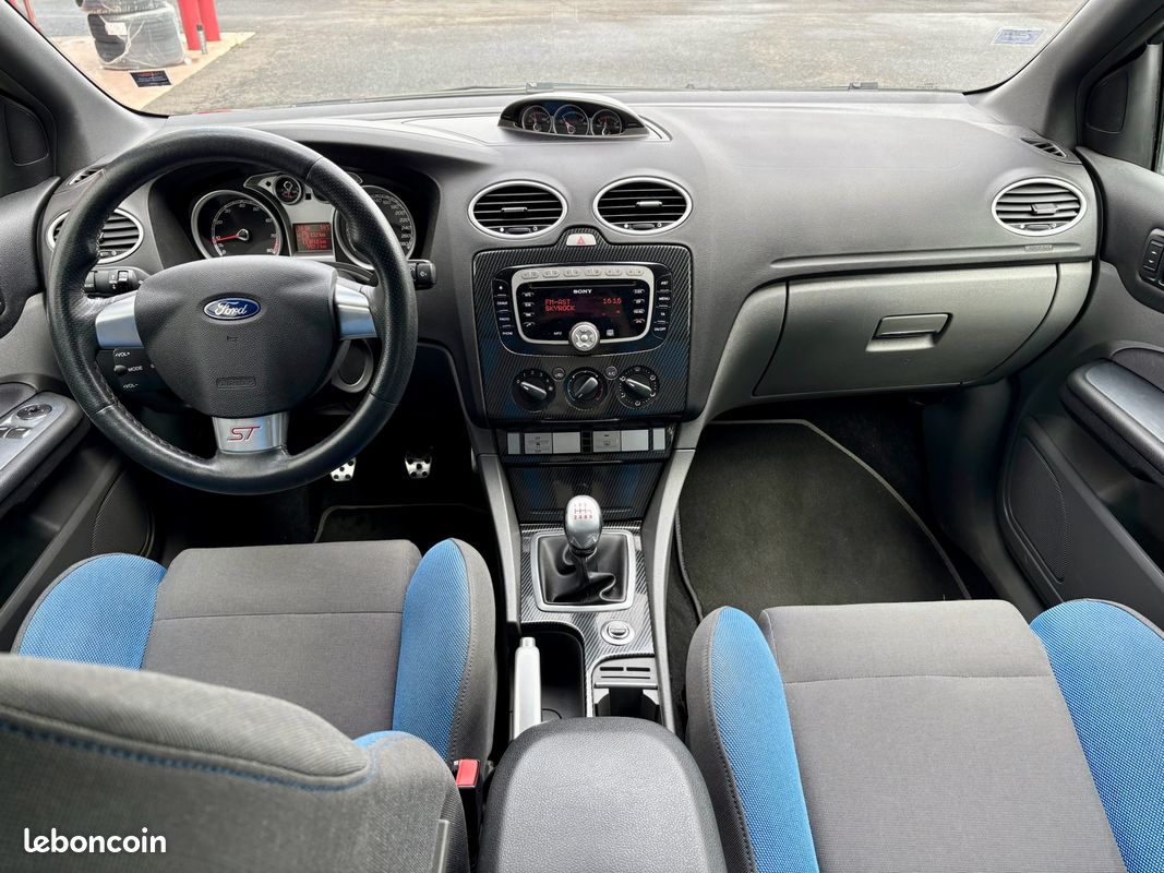 Ford Focus ST MK2 2.5 L Turbo 225 ch BVM6 - Recaro Vitres Teintées Jantes Alliage Démarrage Sans Clé - Suivie et Garantie 12 mois - A partir de 282e/mois (image 9)
