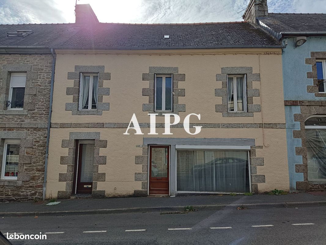 Maison 8 pièces 148 m² · à Saint-Nicolas-du-Pélem · 148 m² · 106 900 €