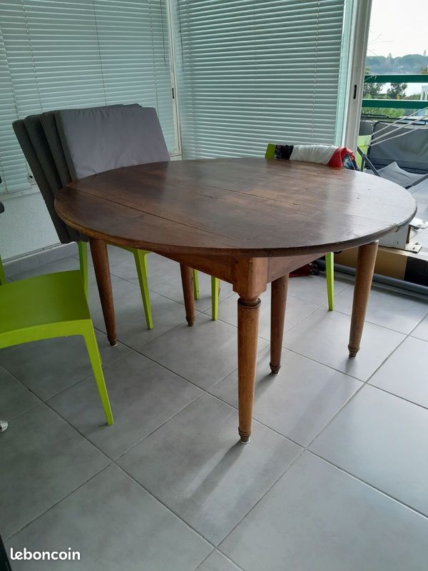 Table en bois (image 1)