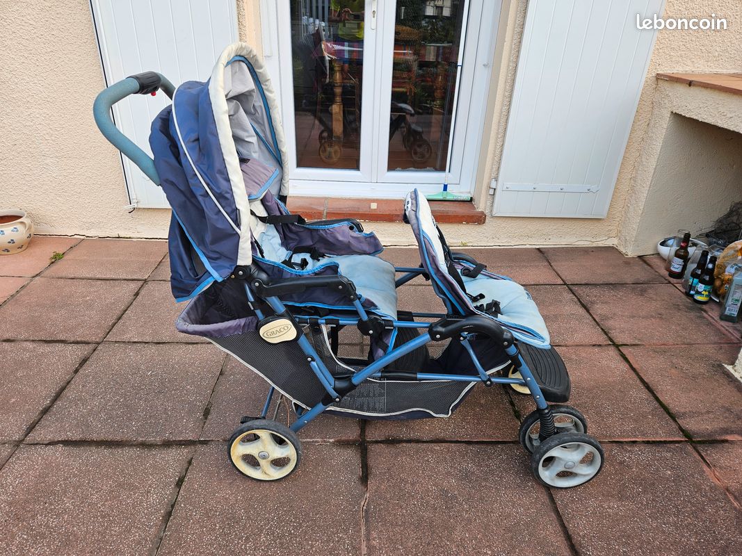 Poussette places 