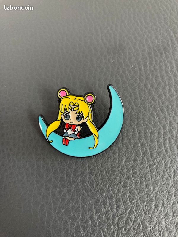 Pin’s Saylor moon (image 1)