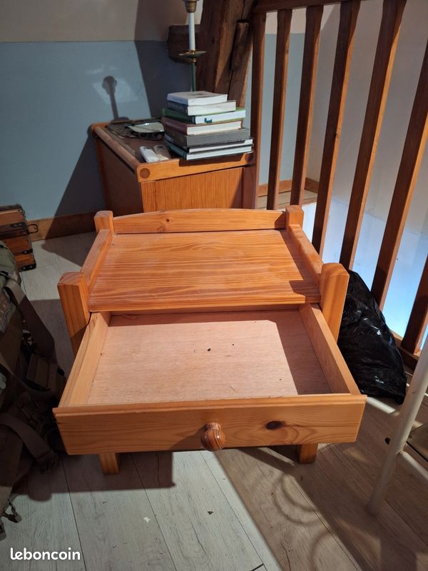 Table de nuit en bois (image 2)