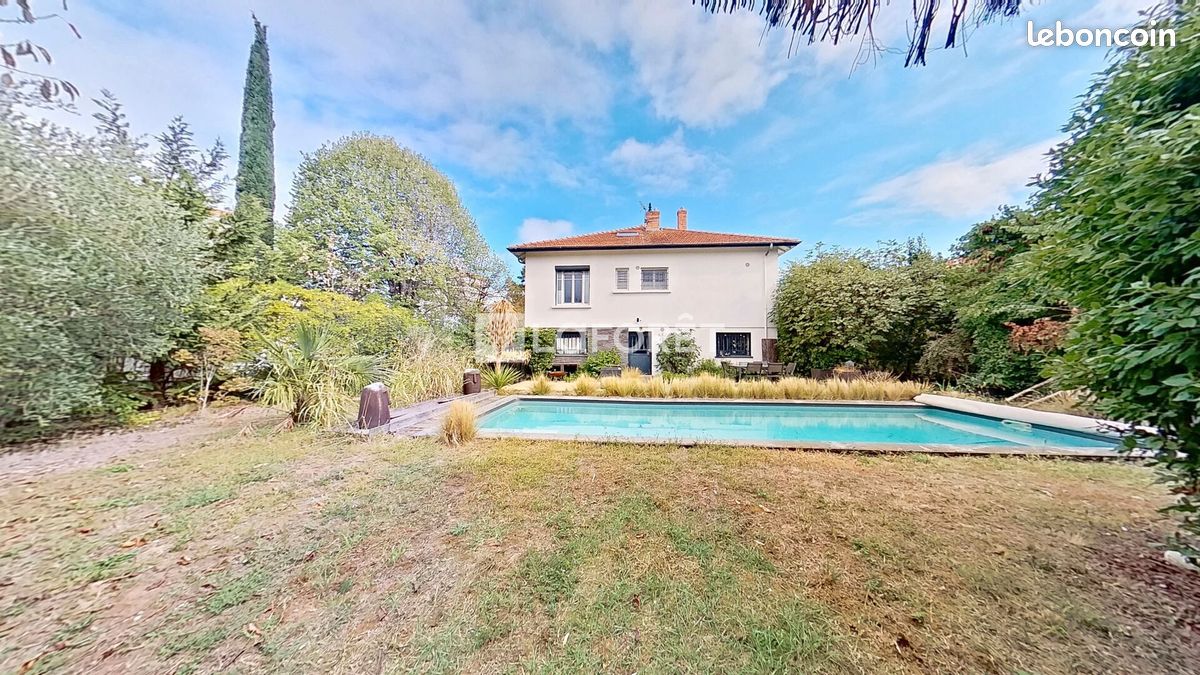Maison 4 pièces 111 m² · à Bron · 111 m² · 680 000 €