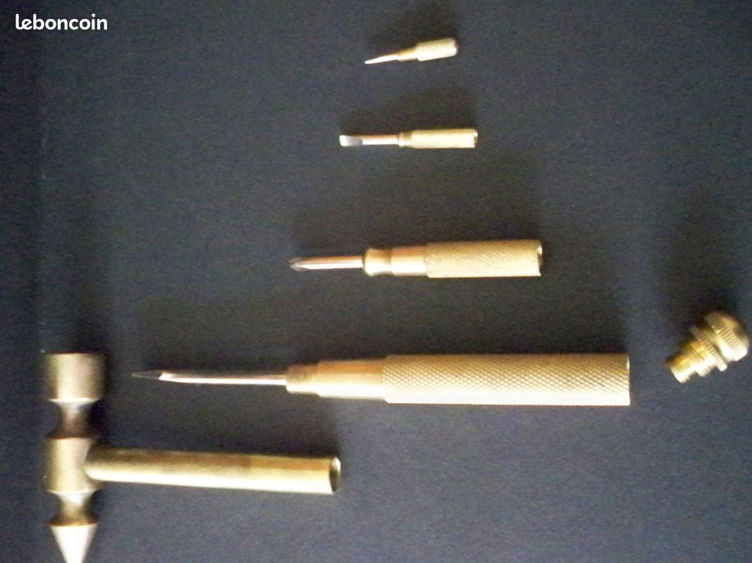 Marteau brise vitre en bronze (image 1)