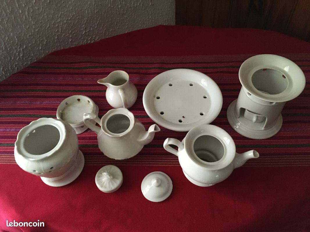 Tisanière avec tasse en porcelaine blanche XIXème - Le palais des bricoles