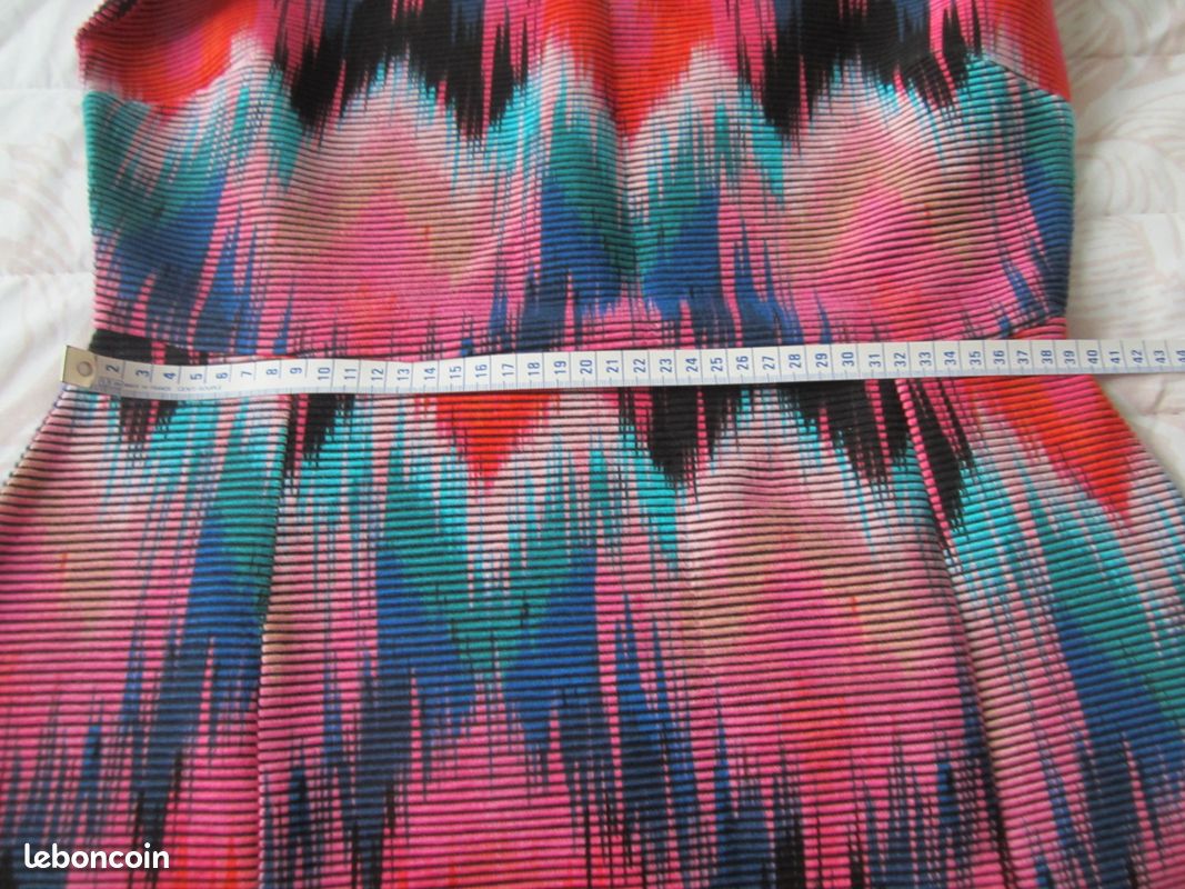 Robe Desigual Taille 40 Multicolore - Neuve Avec Petit Défaut (fil Tiré)