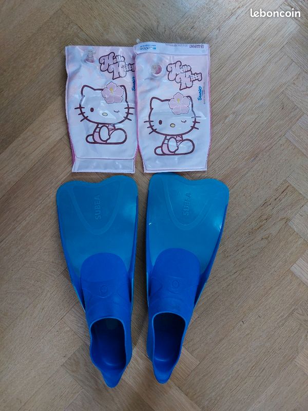 Palmes enfant Decathlon taille 32/33 et brassards Hello Kitty (image 1)