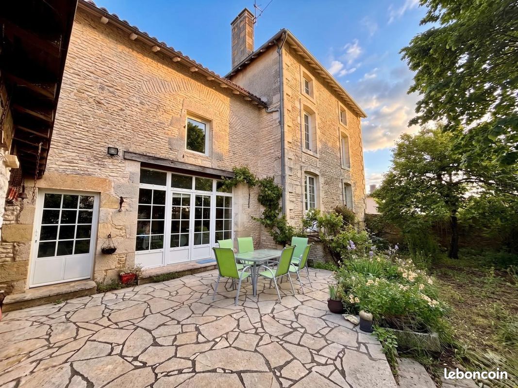 Maison 4 pièces 197 m² · à Vouillé · 197 m² · 336 000 €