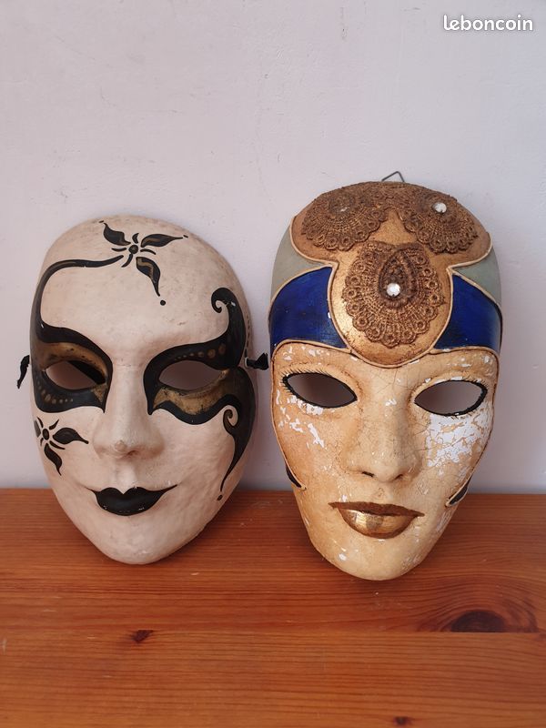 Lot de deux masques vénitiens vintage en papier maché 13x20 cm (image 1)