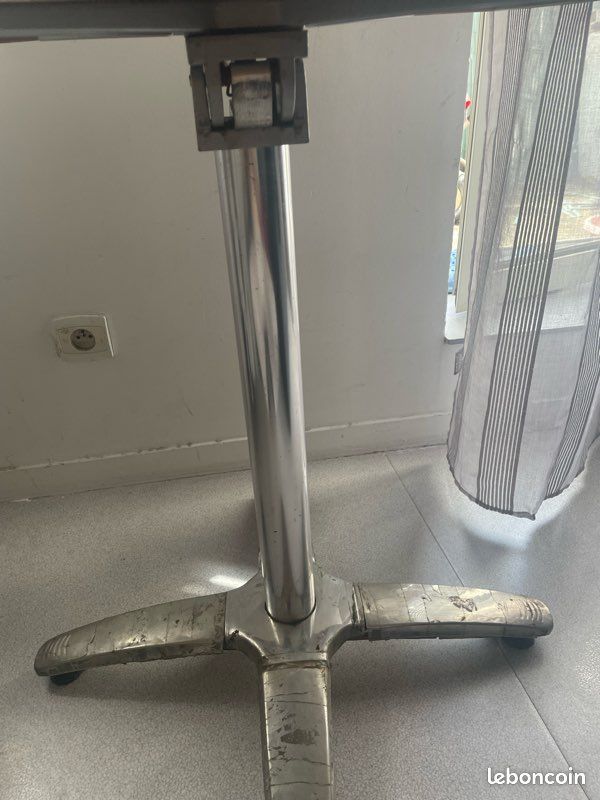 Table effet bois pliable (image 7)