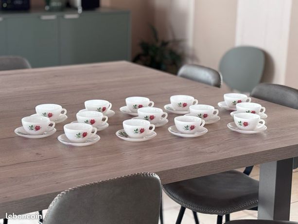 Ensemble Vintage à Café Arcopal Opaline - Décor Fraise Et Mûre - Lot Incomplet - Occasion