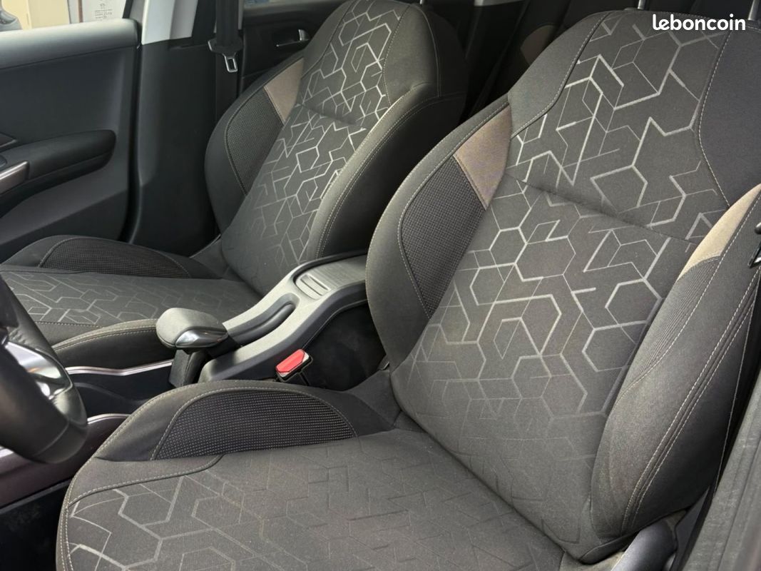 PEUGEOT 2008 1.2 VTi 82ch BVM5 Active (image 7)