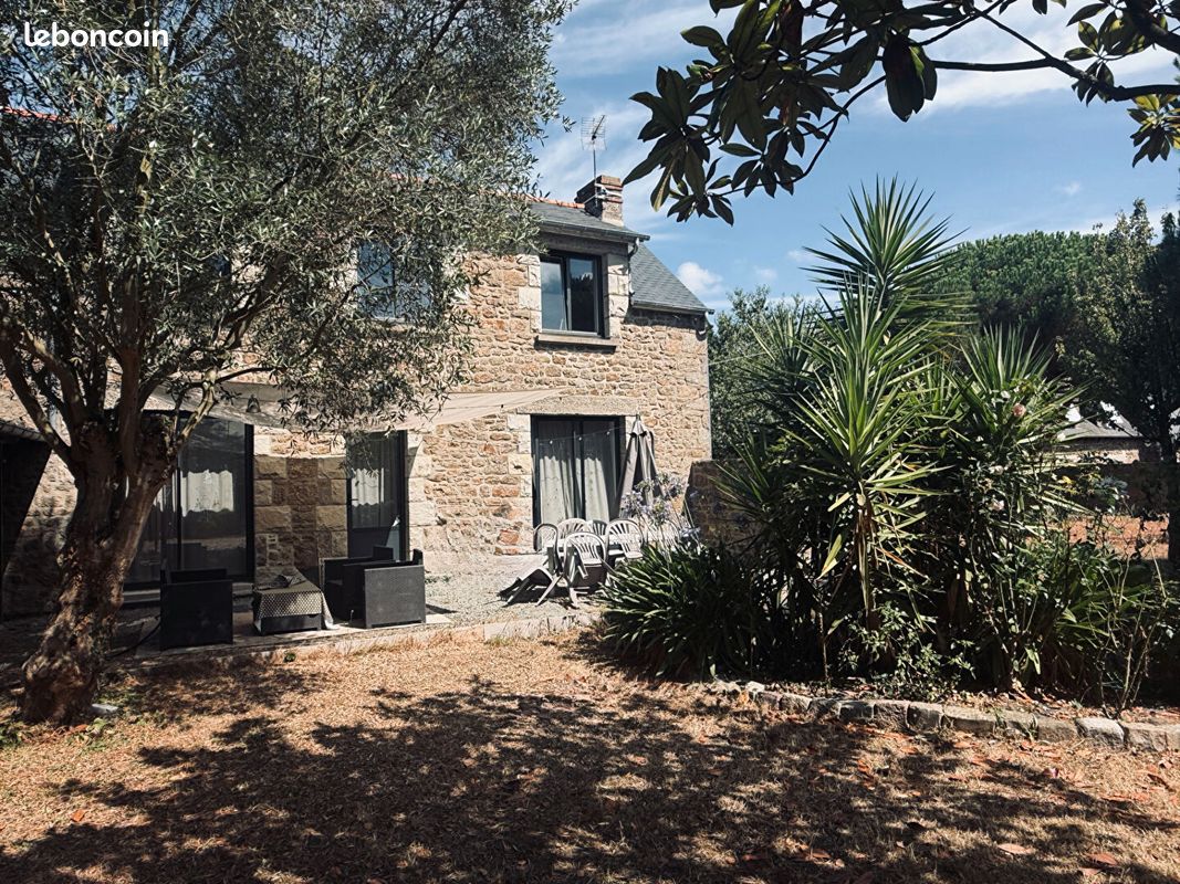 Maison 10 pièces 118 m² · à Saint-Coulomb · 118 m² · 1 040 000 €