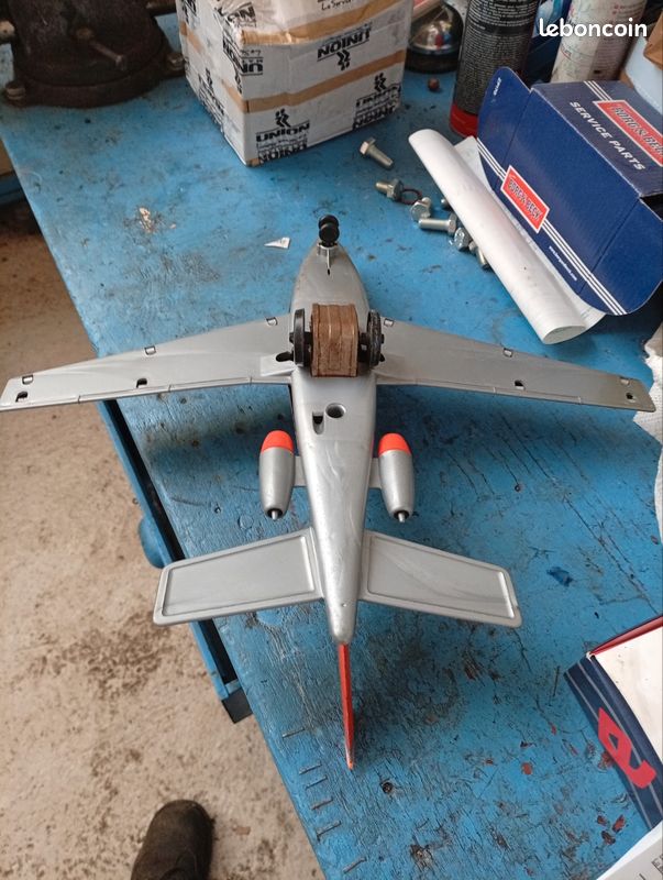 Avion jet joustra (image 2)